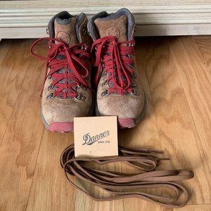 Danner Boots Women’s Mountain 600 Size 9